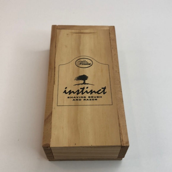 NWT Mens Shaving Brush and Razor Gift Set Box - Picture 2 of 8